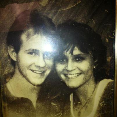 Peacearts1's tweet photo. Kimberly Reynolds and I - Married for 29 years now! This is an oldie picture https://t.co/6ZwH0yA8EE