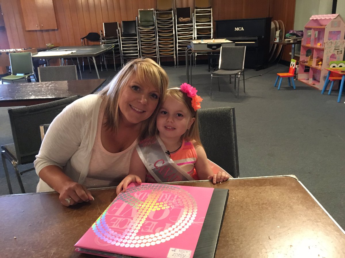 AlexisMissNB's tweet photo. Sharing my scrapbook with @SteevesGlobalNB. https://t.co/CC8z9Cd8s9