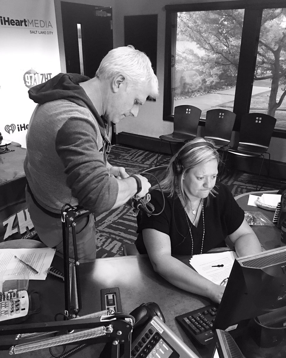 971zht's tweet photo. Things that happen during the commercial break:Frankie fixin thangs! #macgyver #morelikeMacgruber #jk #micfix -Wayne https://t.co/BS7nVpAGdN