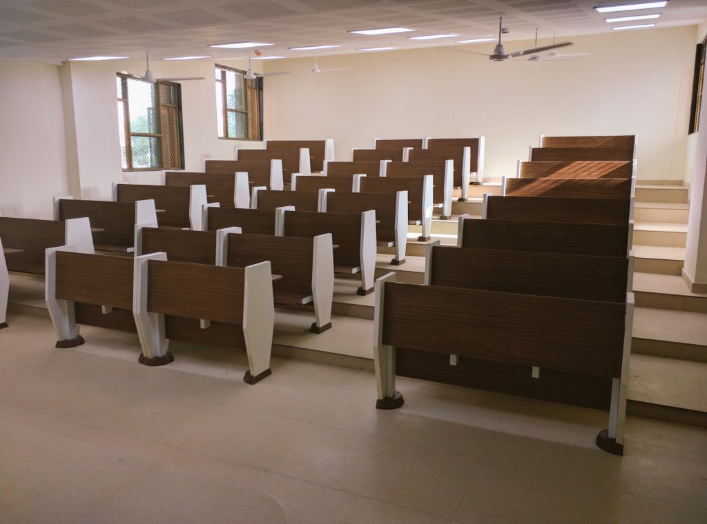 msisodia's tweet image. नयी शानदार कॉलेज बिल्डिंग के लिए PWD इंजिनियर्स को बधाई, लेकिन फाइलें तैयार रखिये, तोता मैना 2-3 दिन में आते होंगे|