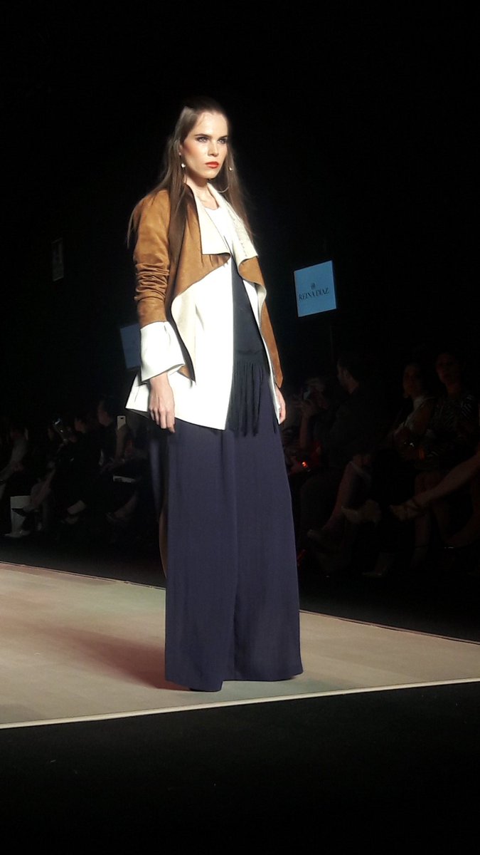 hablemos_moda's tweet photo. Cerrando pasarela con #close #modayestilo #IM65 #expoguadalajara https://t.co/tDvIQu1XWZ