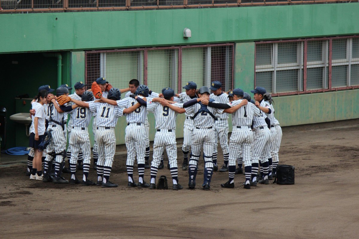 Baseball23M's tweet photo. 昨日、引退しました
ここまでこの仲間と野球できたのは本当に幸せだったし、高校も野球を続けてきて良かったです！
夏大ではみなさんの応援が僕たちの力になりました！
応援団、チア、吹部のみなさん、本当にありがとうございました！ https://t.co/TI2ErB9gSD