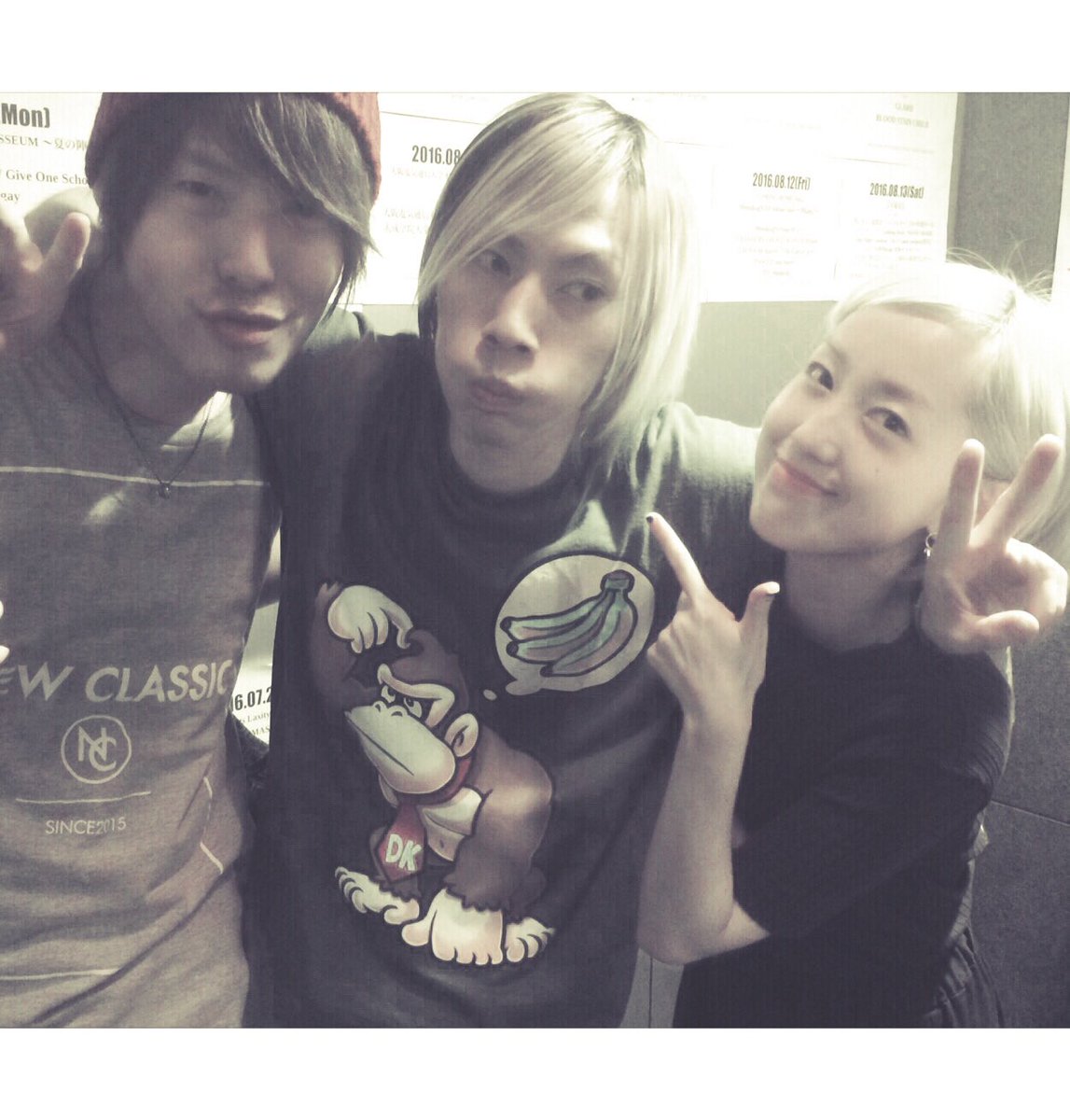 saki_axxy's tweet photo. クロノスタシスお疲れ様。
いつも生意気な宮脇に優しいお兄ちゃんたち。
ほんとにAnnyのときいっぱいライブした。1番残ってるのは明日を、照らすツアーで高田馬場と渋谷の2days！かっこいい音と優しいライブしてくれたんだ！ https://t.co/YUDIhCL076