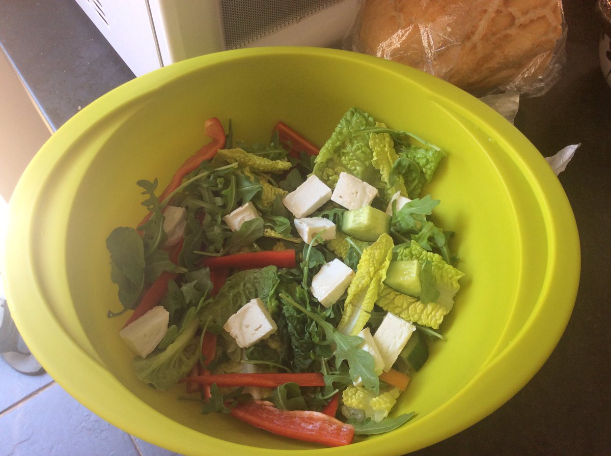 kaytoremember's tweet photo. What I love about summer. 100% British teas full of fresh veg. #Nottheheat #foodsecurity #food https://t.co/jl1kaxpoZD