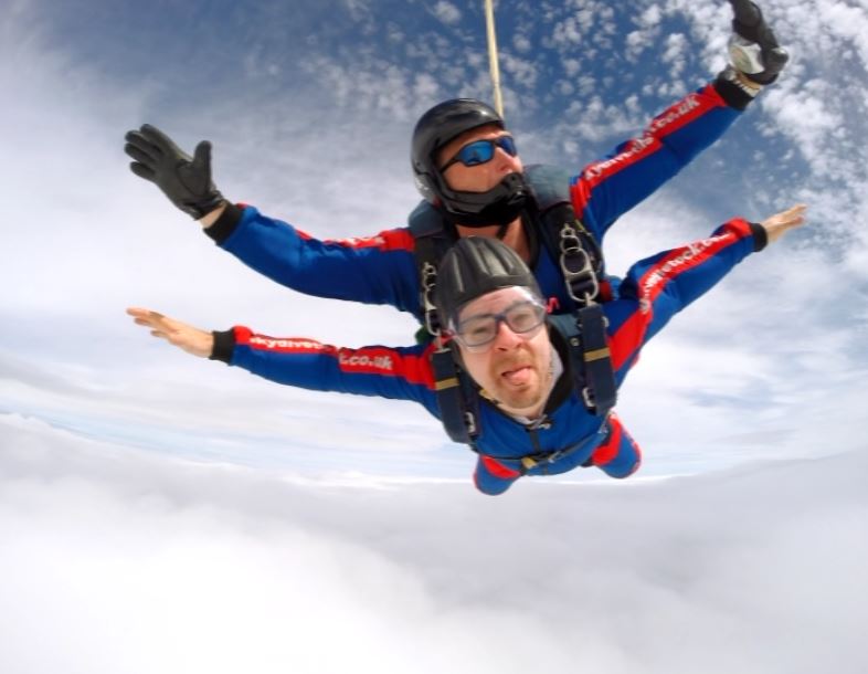 MACooperProject's tweet image. Our engineer Mike Lunt  jumping out of a plane to raise money for Cancer Research #cancerreasearchwales