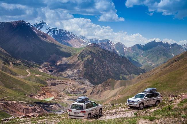 Тойота Эверест. Land Cruiser Эверест. Экспедиция ленд Крузер на Эверест. Ленд Крузер покоряют Эверест