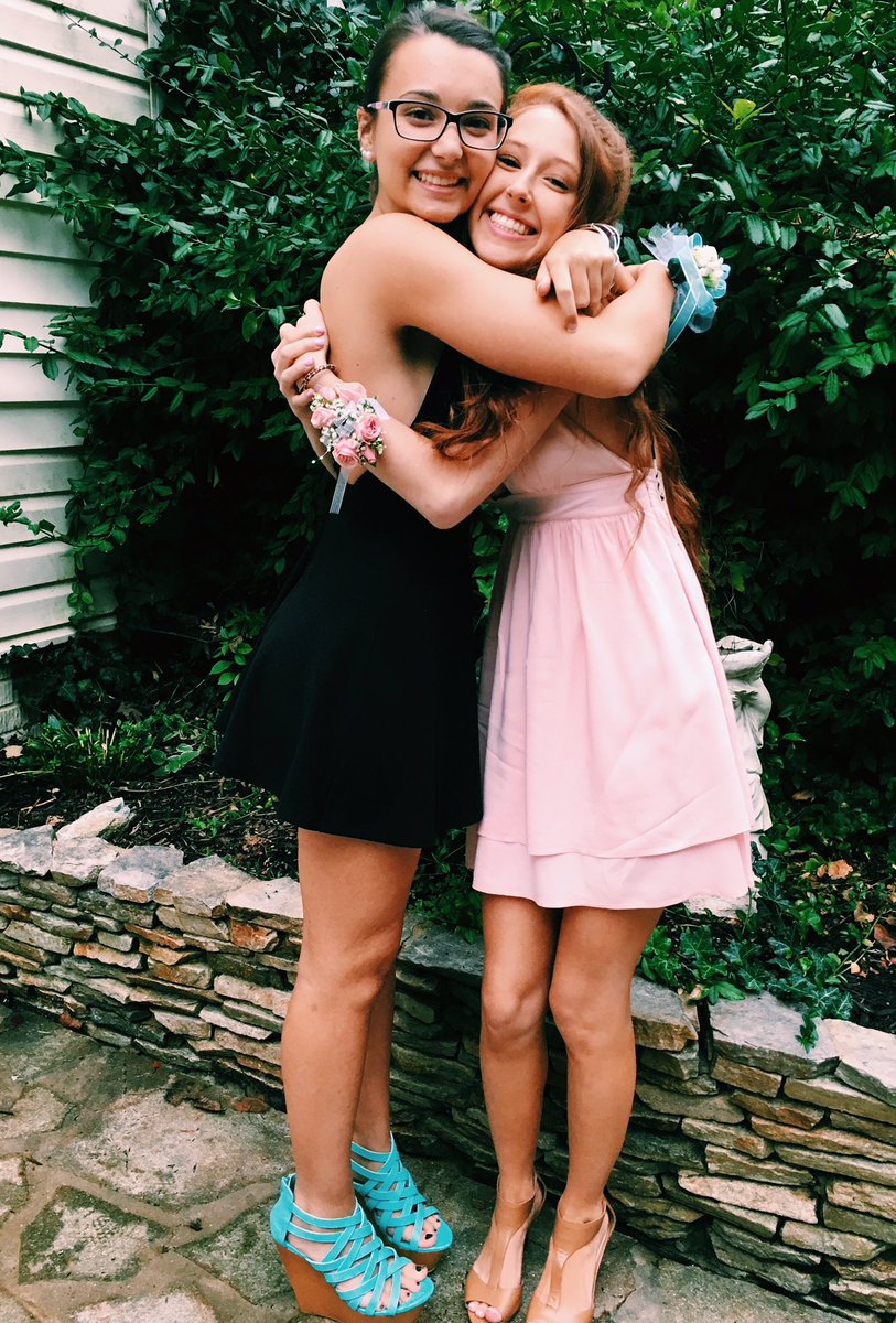 sophie_dondero's tweet photo. HAPPY 18 @LEEave_me_alone 🌻✨🌸🌞🏵💘 i love u thank u for being my bff💜 u deserve the best day cutie🤗 #stevenson2020 https://t.co/n4ol9vpXNc