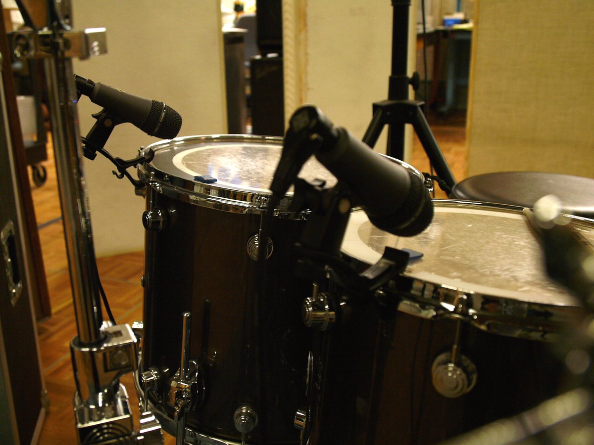 TELEFUNKEN_Mics's tweet photo. M81-SH on toms #telefunken #telefunkenmics #m81 #shorty #m81sh #drummic #tommic https://t.co/X3qGXXGdb4 https://t.co/v2v63pGBNk