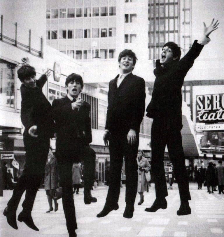 Selamat malam para Beatlemania 👋💕
Yang masih jomblo mana suaranya 🙈

- harrison