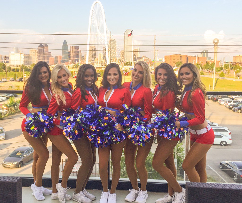 USACheerTX's tweet photo. ❤️🇺🇸 Unwavering respect for our country! @USACheerleaders https://t.co/r6UiWehwHe
