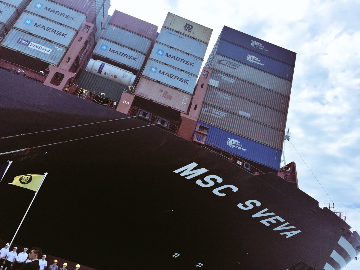clotildelarrose's tweet photo. #MSCSveva dernier-né de porte-conteneurs de la classe Oscar baptisé ce jour au #Havre ! 🔝👏🏻⚓️ #LH #fierte @MSCCargo https://t.co/8yDDEB0Dv6