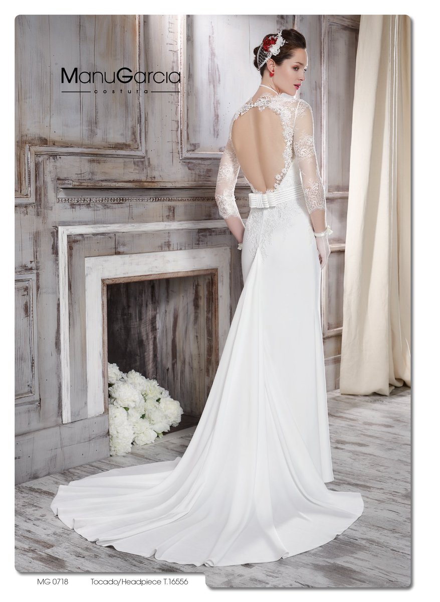 HigarNovias's tweet photo. ¿Te apetece lucir un escote espectacular! Mira que modelo de @ManuGarcia_GHN https://t.co/K05d91iwry