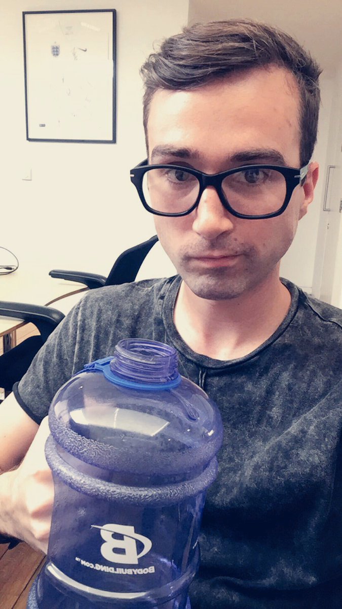 d0ug7a5's tweet image. Seriously #tooHotToFunction right now. Already had a full one of these, on my second. #heatwave #juglife #TooHot