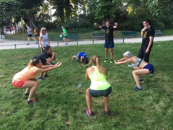 MamsRunning's tweet photo. Il fait chaud c'est renfo avec la team musclor de #whyirunpigalle #gainage #abdo #adidasFR https://t.co/msFQdLhDPg