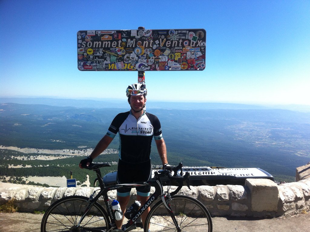 Tchmilleken's tweet photo. Puffen op de Ventoux bij 35graden, maar was de moeite waard 😎 @Niels_Albert https://t.co/PSzWiG4YBB
