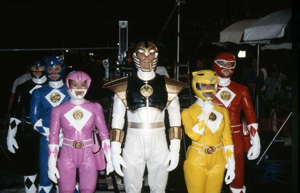 古城陽太 Llap Na Twitteru 今回のパワーレンジャーのマスクオフ写真になんだかデジャヴを感じるなぁと思ったら あれだ 最初の劇場版 パワーレンジャーのngスーツだwww 特撮 パワーレンジャー