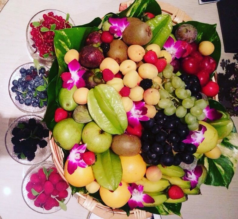 vincentmenezes's tweet photo. These fruits are #foryou
#towishyou~a

#fruitfulday... 🍇🍍🍓🍒🍑

#nancyajram
#Dubai #kempinski
.@NancyAjram https://t.co/YFr3sP25KG