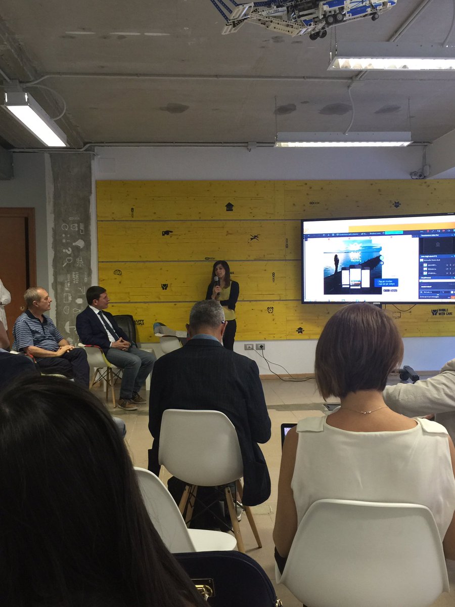 EnzFie's tweet photo. La potentina Curci presenta la #Startup #solethen @Godesk_social #giovani #creativi a #potenza https://t.co/pqxI97fvgG