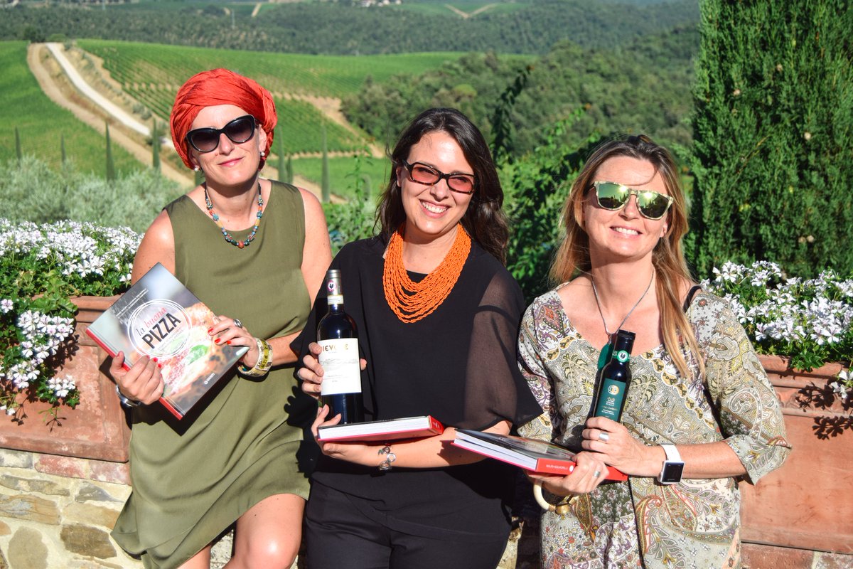 Dievole's tweet image. Everyone had so much fun (and #pizza) at our press launch of #LaBuonaPizza! For more pics: bit.ly/LaBuonaPizza🍕🍕