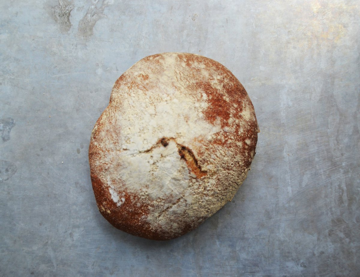 Cuando el #pan es hecho a mano y sin aditivos. Mezcla de harinas, masa madre natural, agua y sal. #Naturalmente