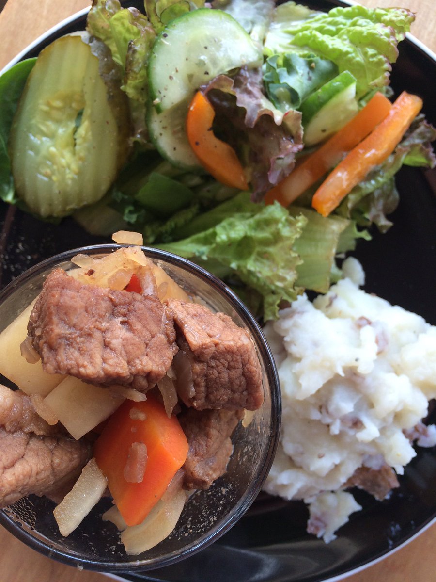 atlasespressoTO's tweet photo. Hearty beef stew with root veggies served on mash with side salad. #comehomeforlunch #forhumansbyhumans https://t.co/uWRbUXd6gb