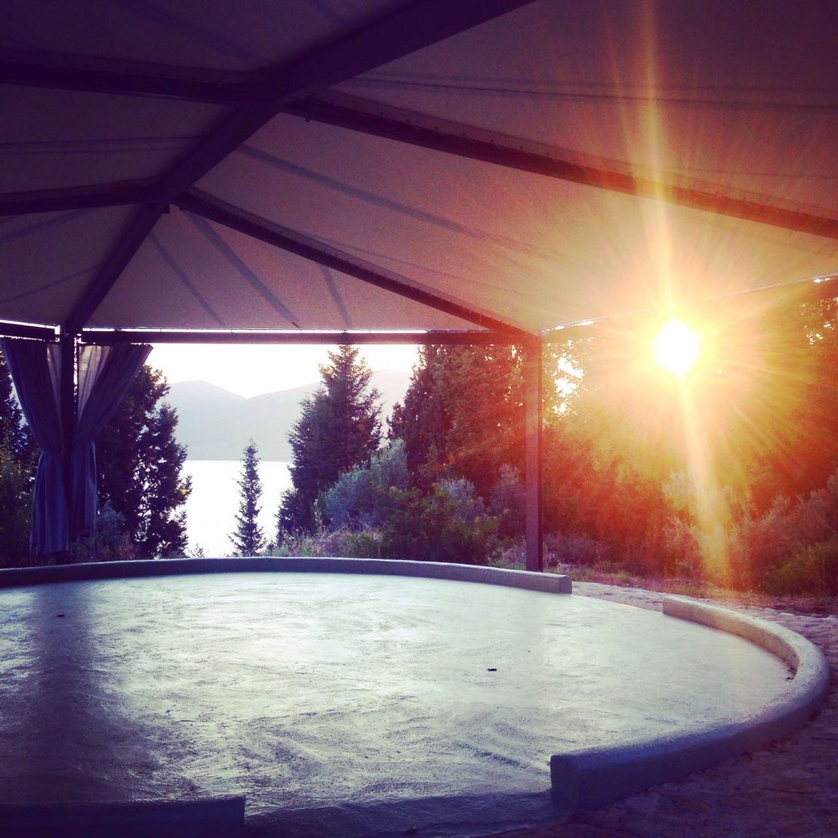 silveryoga's tweet photo. Sunset from our yoga shala #silverislandyoga #privateisland #yogaretreat https://t.co/MG9VObMXH3