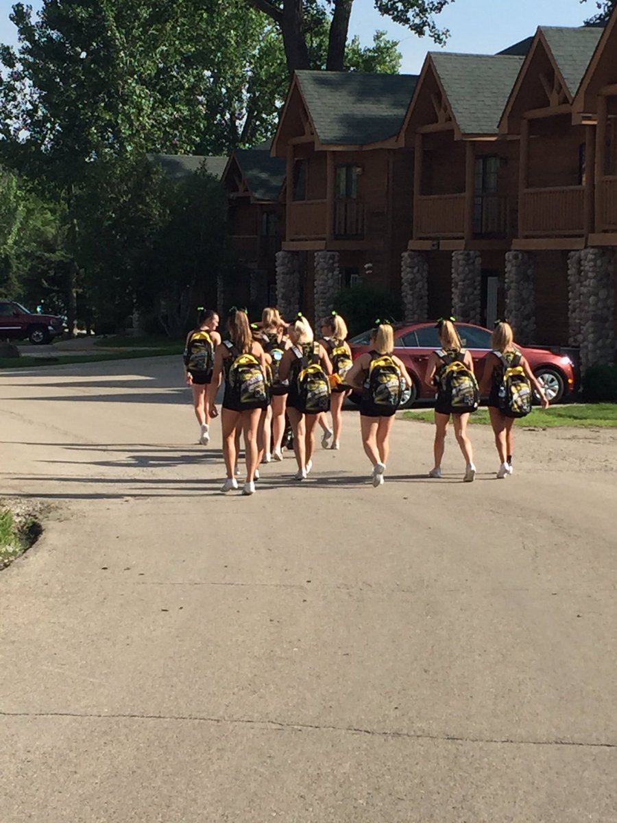 RCHSCheerleadin's tweet photo. Camp day 1! #SUPERBUILT @SuperCDA https://t.co/nOHl1pOfrb