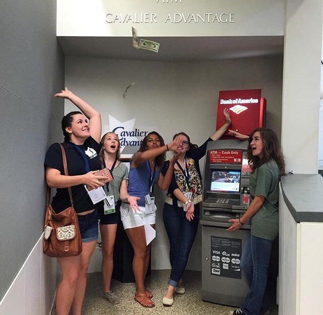 PonaxYbk's tweet photo. taking a break from our hard work on the yearbook for a scavenger hunt #hjsigcamp https://t.co/mg6OxmXYhN