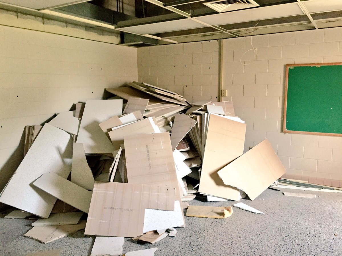 PowhatanSchools's tweet photo. Demolition of PJHS has begun!@PowhatanJHS #knockingitdown https://t.co/YOHDkYuO1F