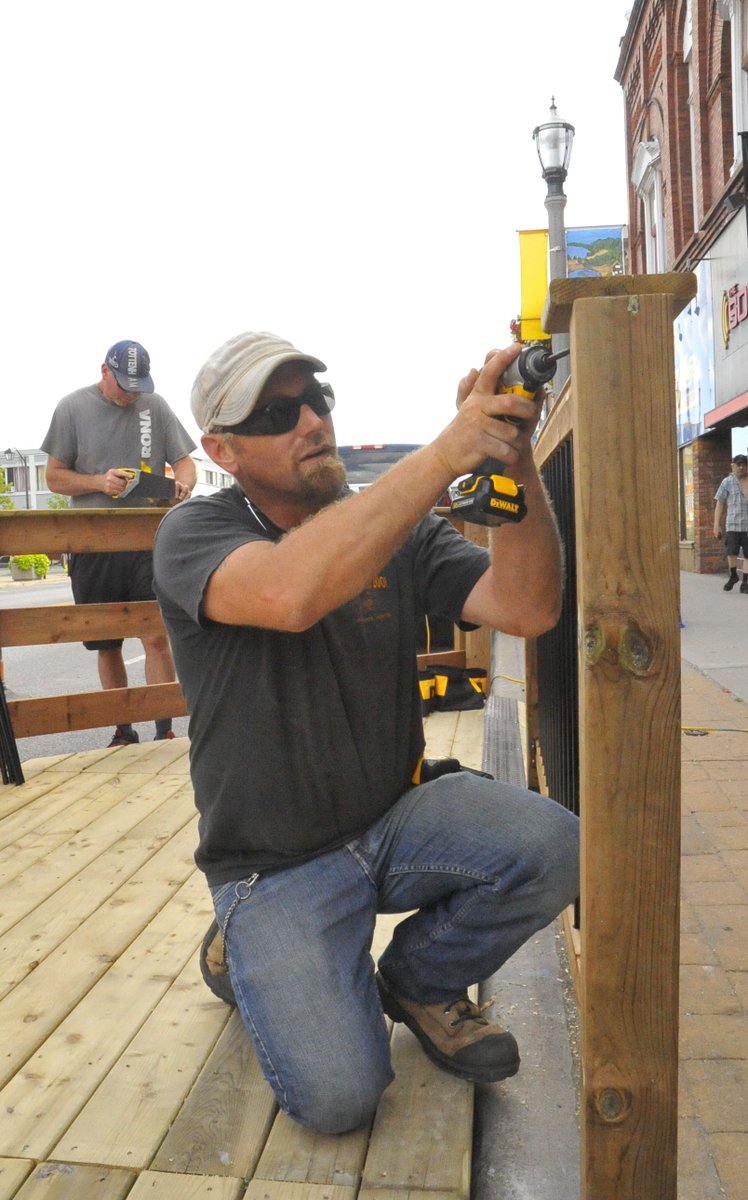 Simcoe_Reformer's tweet image. Patio pilot project begins in downtown Simcoe.
