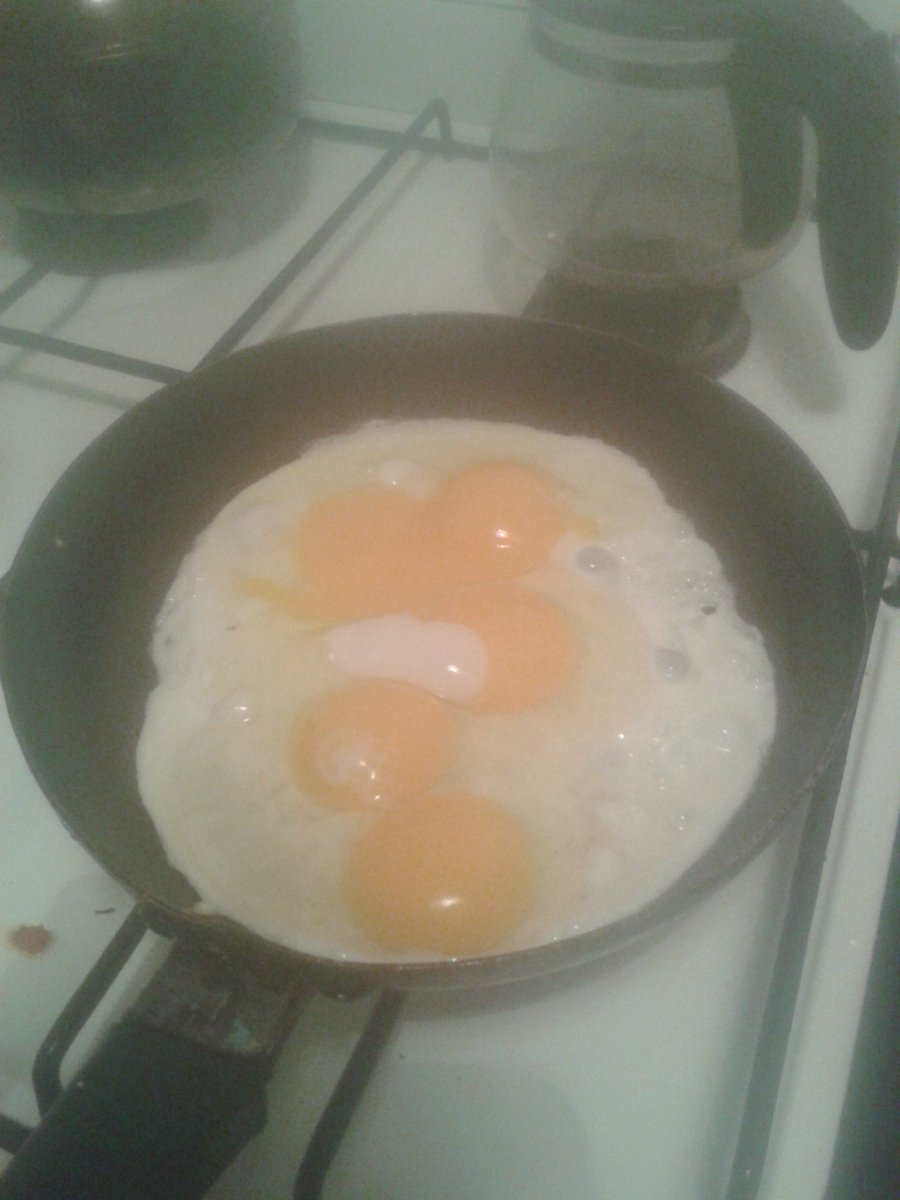 RandombeBlog's tweet photo. #VidaRandom
Romper 3 huevos y sacar 5 yemas.
Jesucristo multiplicador de panes LTA!!! https://t.co/dhwe6rpAEq