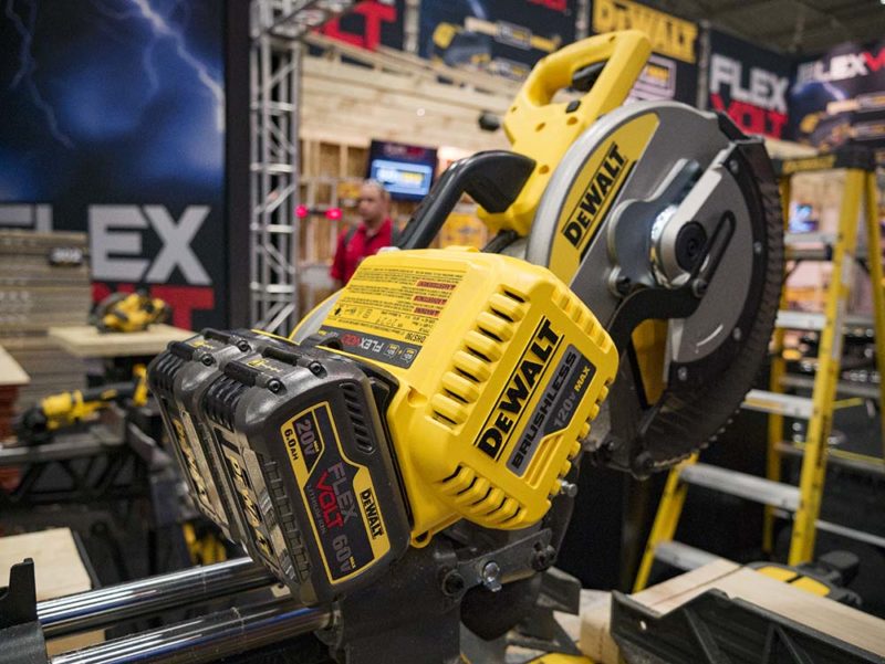 ProToolReviews's tweet image. DeWalt FlexVolt 120V Max Miter Saw - protoolreviews.com/tools/power/co… #Construction #Carpentry #ProToolNation #MiterSaw