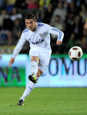 m3l100's tweet photo. من الافضل في الكرات الثابته ؟

1- ميسي =ريتويت #برشلونة 

2- كريستيانو  =اعجاب #ريال_مدريد 

صاحب الطلب: @osimii511 https://t.co/nIr6PPFq4q