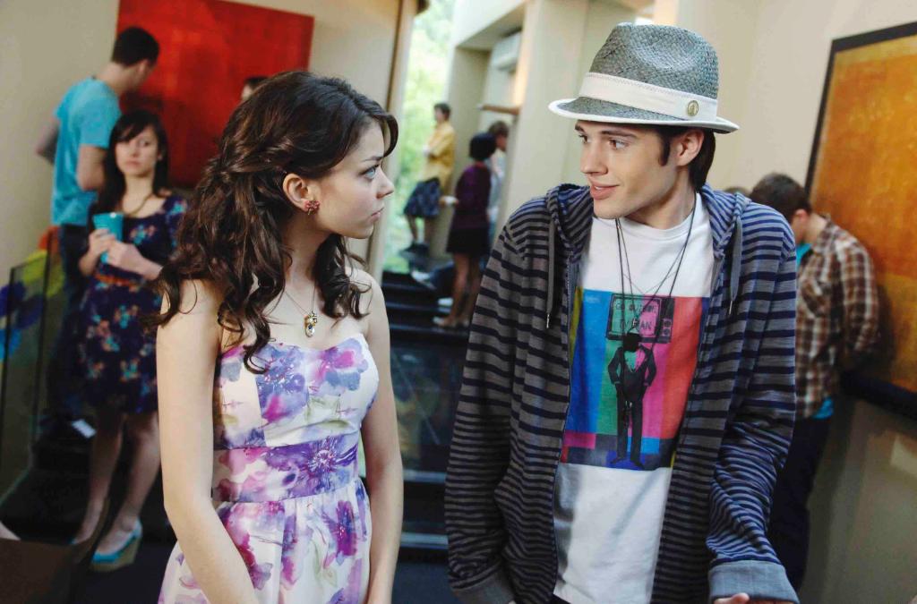DisneyPrensaArg's tweet photo. El viernes 22, una de ellas será la gana-dora. #MiHermanaInvisible #UnChifla-doEncantador, @DisneyChannelLA https://t.co/qvCVwV9po1
