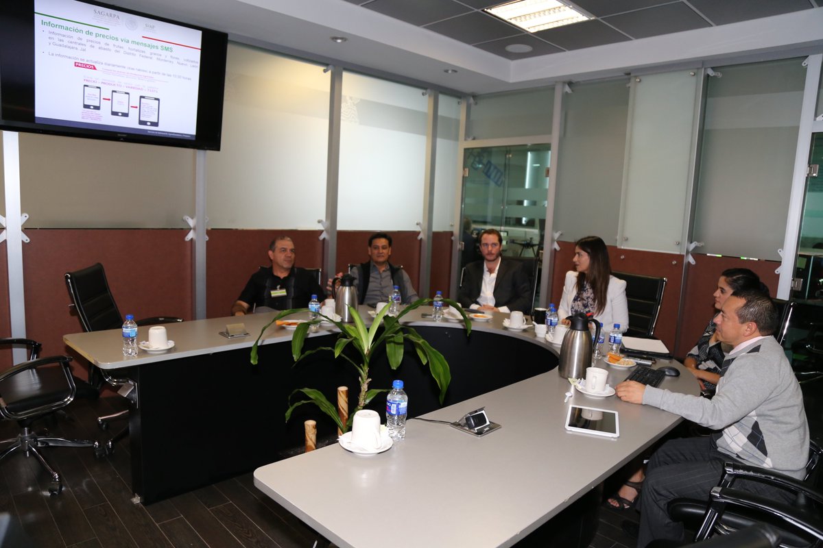 DGSIAP_Mx's tweet photo. Esta mañana la Lic. @PattyORuiz, introduce la labor del SIAP y de su más reciente app.

#SAGARPAPRODUCE #SIAPPS https://t.co/RnGVFeY9bf