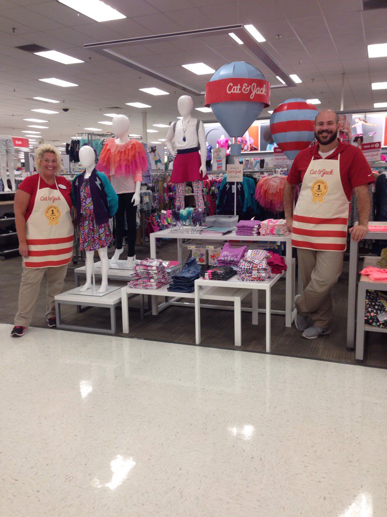 katiebaert's tweet image. Our guests are loving the 1 year warranty! #CatAndJack #T0278Strong @EMDonoughe @TargetMattJack @ChrisAtomKing