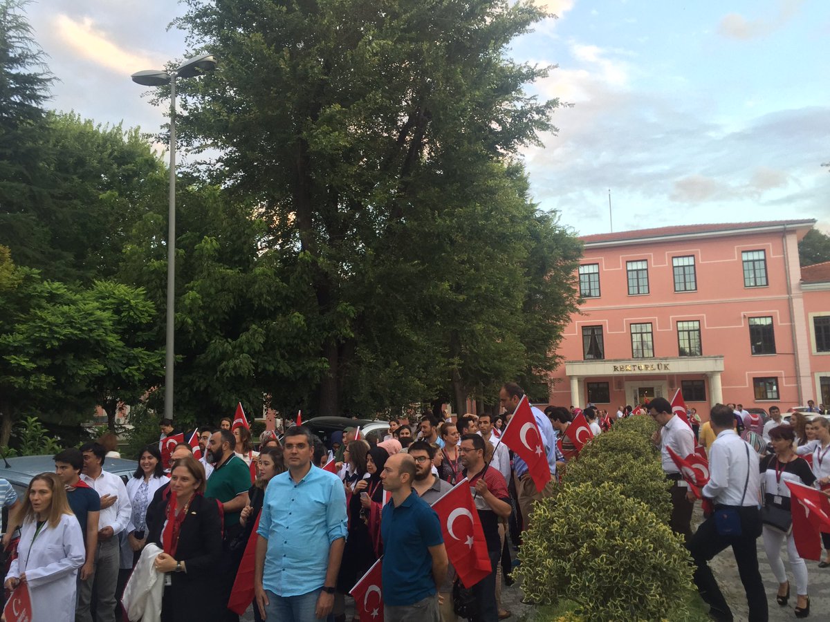 Bezmialem Vakıf Üniversitesi "Demokrasi Yürüyüşüne" hazır!