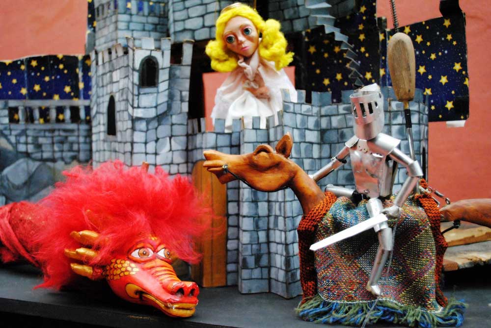 #hoy día del amigo con títeres para los más chicos! ¿Sólo los más chicos? Chequeá la Agenda
goo.gl/kU1xCK