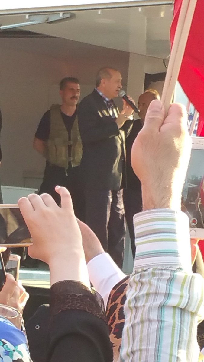 MERYGTOLU1's tweet photo. Hani diyorlar ya bu adama dua edin asıl siz bu adamı buraya getiren halka şükredin https://t.co/pioy9zdDNu