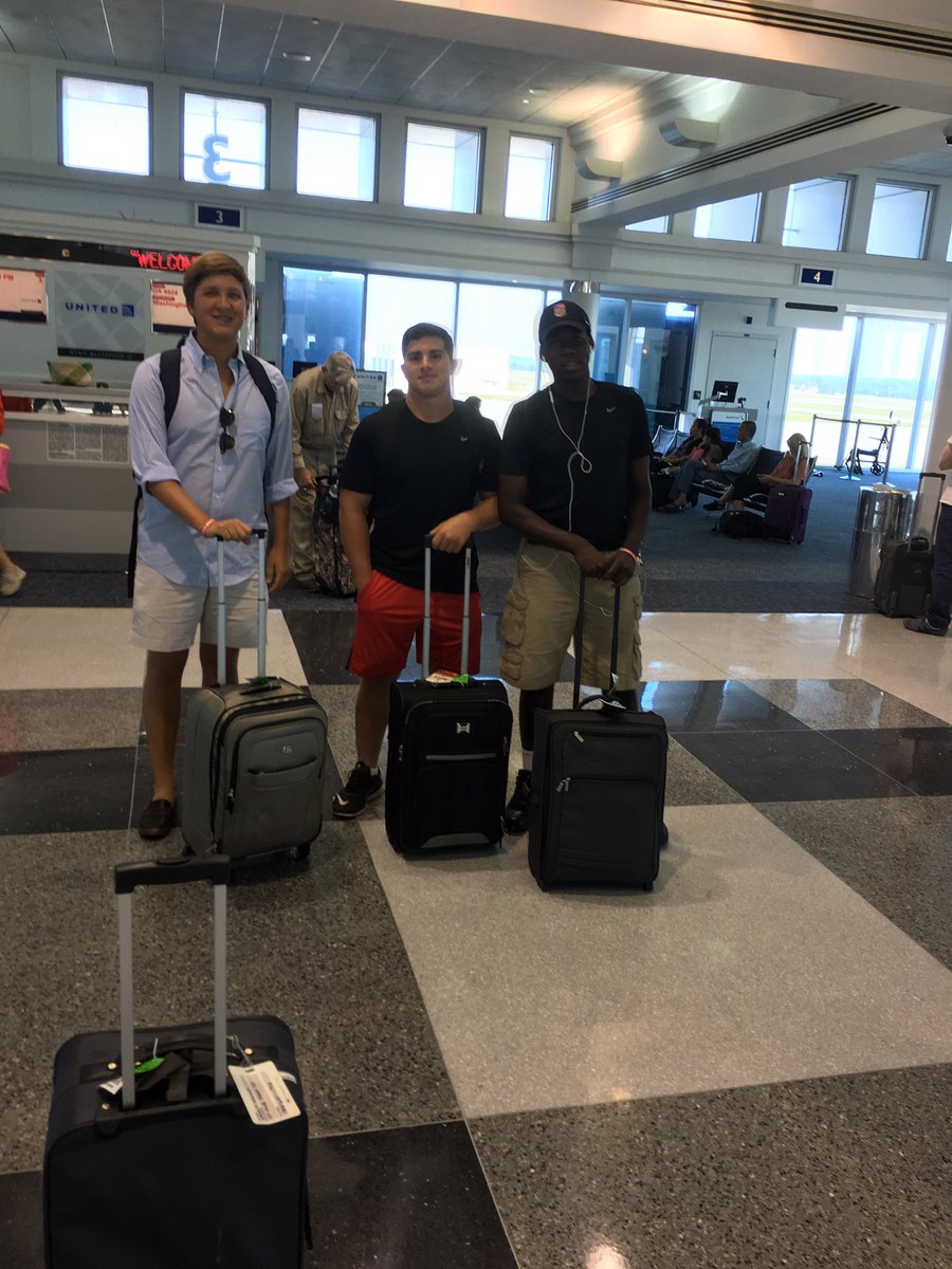 SCHSL's tweet photo. Welcome home SCHSL Student Leaders! #NSLS16 @NFHS_Org @nharris15 @GarrettSayegh @tylercj1998 https://t.co/W369YOA3Gl
