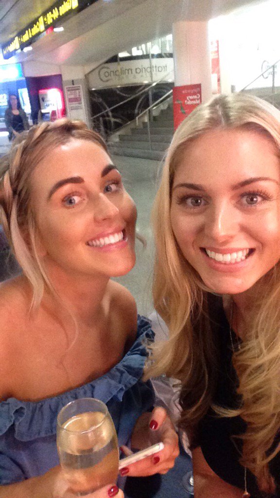 sarahburn's tweet photo. Sunny Selfies 💃🏼👙☀️ https://t.co/P6vQMajRUY