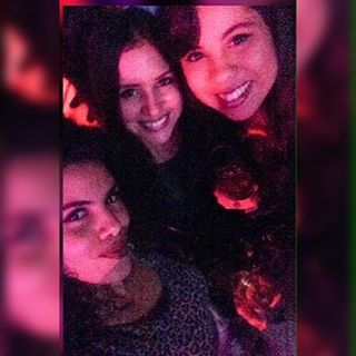 meibimet's tweet photo. Con las Niñas en #Marbella #FotoVieja #Perfecta #TenemosQueRepetirlo #Greiii #MiniOri :* https://t.co/KDL30yA3E6