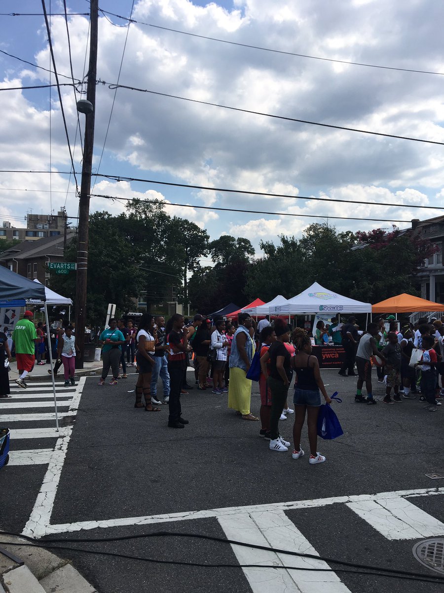OYP_DC's tweet photo. Make your way to the Edgewood community for @DC_BTS. Learn more about job opps &amp; enjoy some free food and drinks! https://t.co/mfbddMiQGu