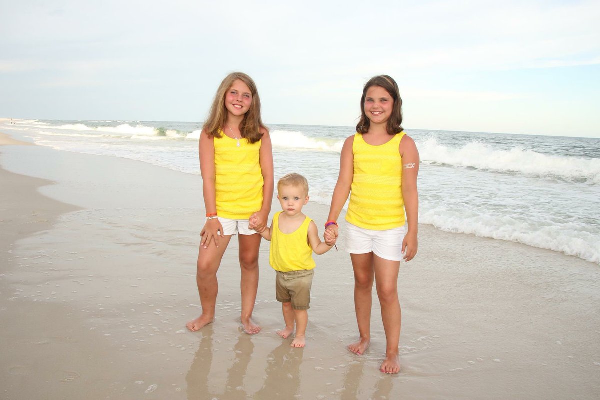 Cuties on the beach with #PhotosByLuluGS #OrangeBeachPhotographer #GulfShoresPhotographer