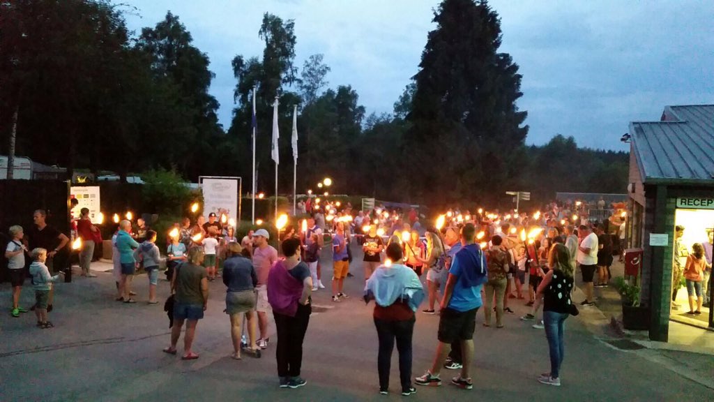 Op weg naar het #vuurwerk met de #fakkeltocht