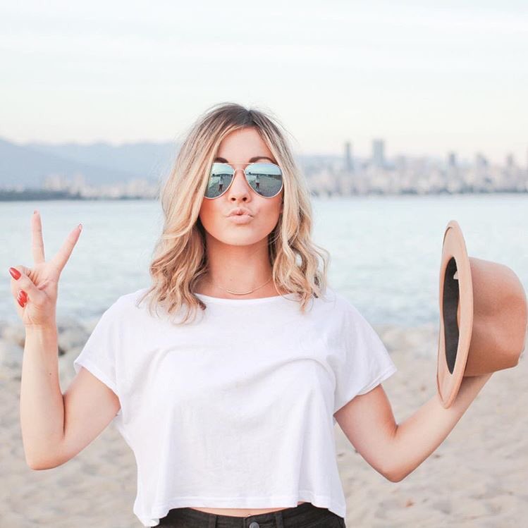 <a href="/chellemorgan/">Chelle Morgan</a> looking effortlessly chic in <a href="/BenchCanada/">BENCH Canada</a>✌🏻️ #lovemyhood #24hourlife #fashion #style