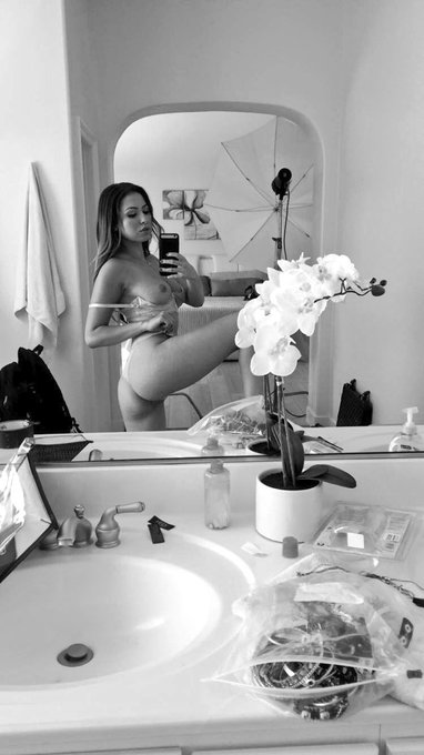 Miss, yo titty out.. https://t.co/WTKrQL2jvL<a href="/tag/drooling"class="tags"><span>#drooling</span></a>