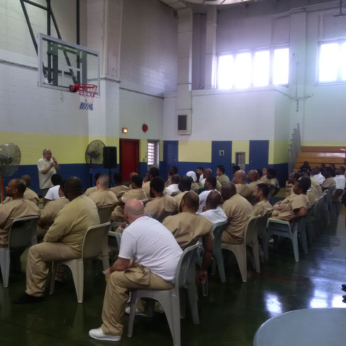 DepCommWalshDOC's tweet photo. ICAN program participants listen to one man's journey from prison to employment. Thank you @OsborneNY  #rikersreform https://t.co/lrcJ7NDlcO