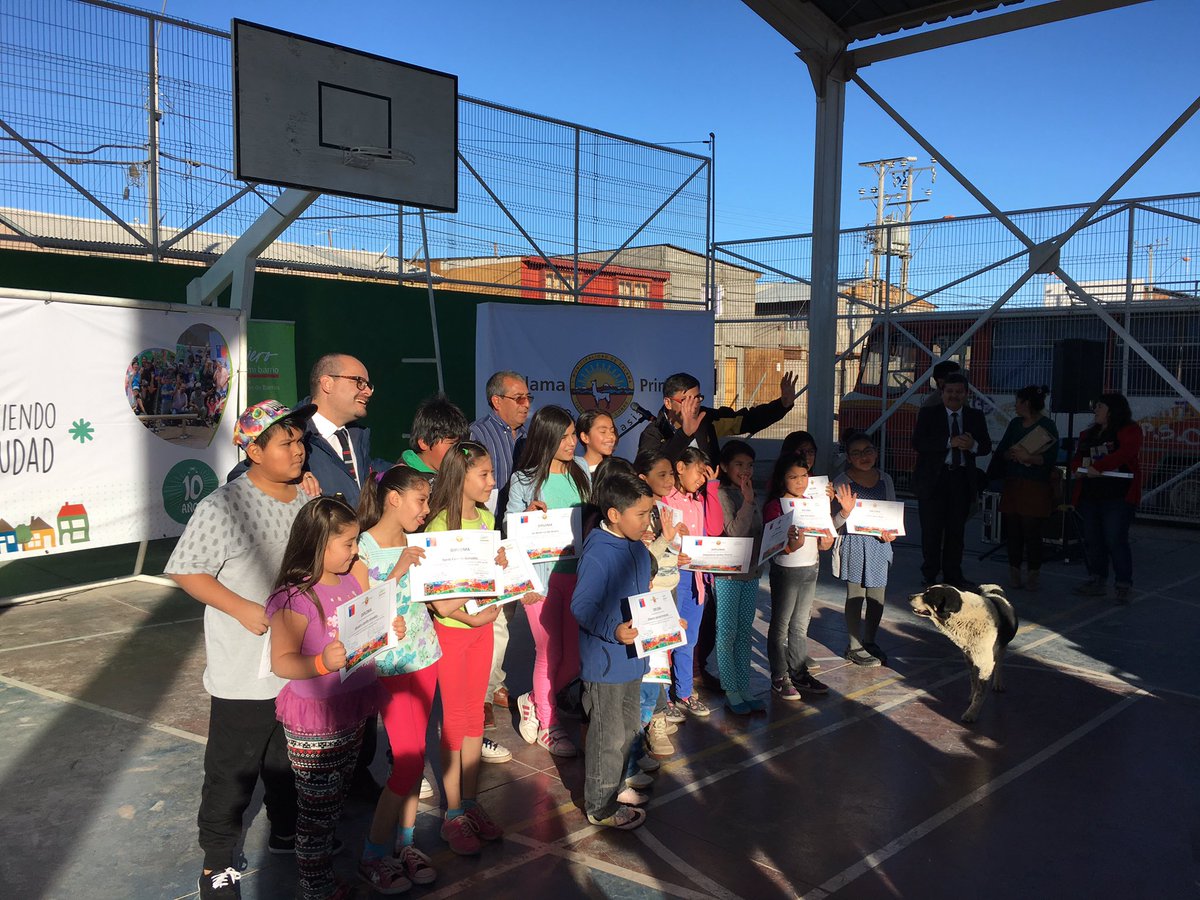 quieromibarrio's tweet photo. Vecinos de barrio #SolDivino de #Calama inauguraron mural  https://t.co/rhxsMUVcuJ @DIDECOCalama @municipiocalama @CalamaVelasquez