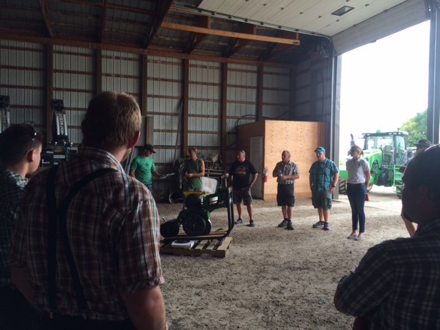 thechamp5050's tweet image. Farm Forward - Grosse Isle. Planter (2.4-2.8 lbs/ac) vs air seeder (4.6 lbs/ac) canola trial. Emergence 82% vs 62%.